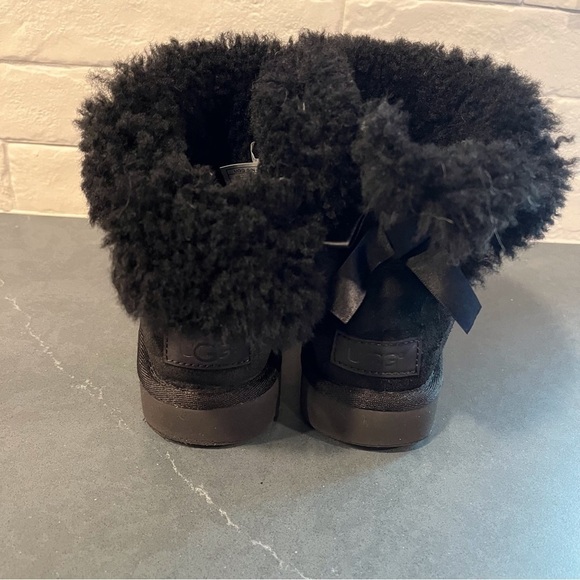 UGG sz 5 mini Bailey bow black suede bow tie boots - Picture 9 of 15